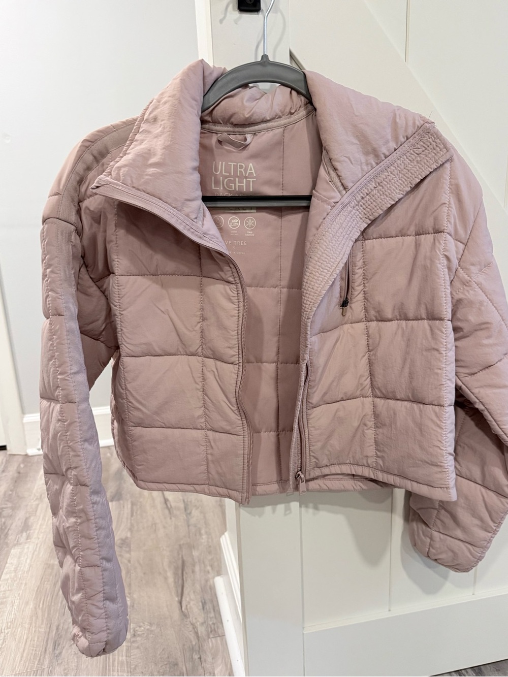 Love Tree Cropped Quilted Puffer Jacket - Light Pink